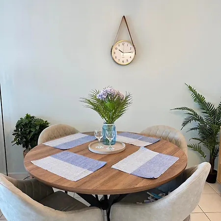 H&o Golden Sun Apartment